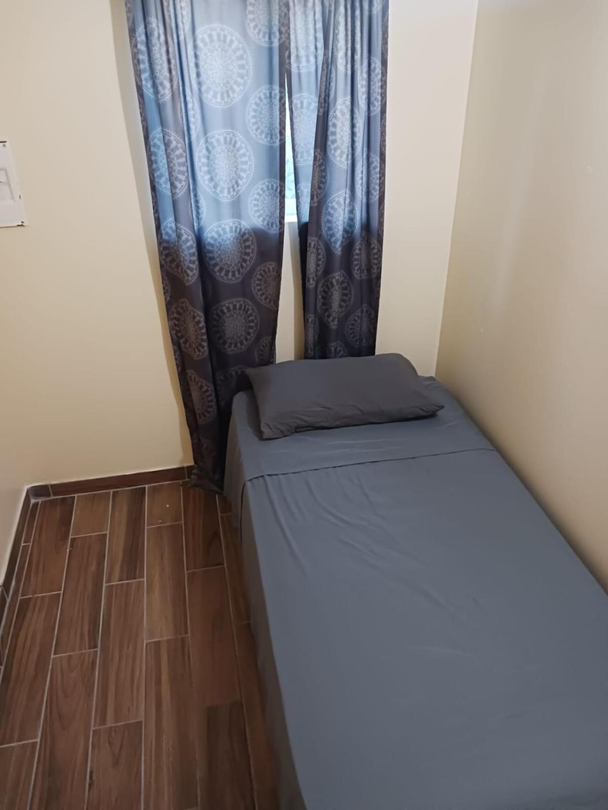 House Downtown Oc Santa Ana Hostel Bagian luar foto