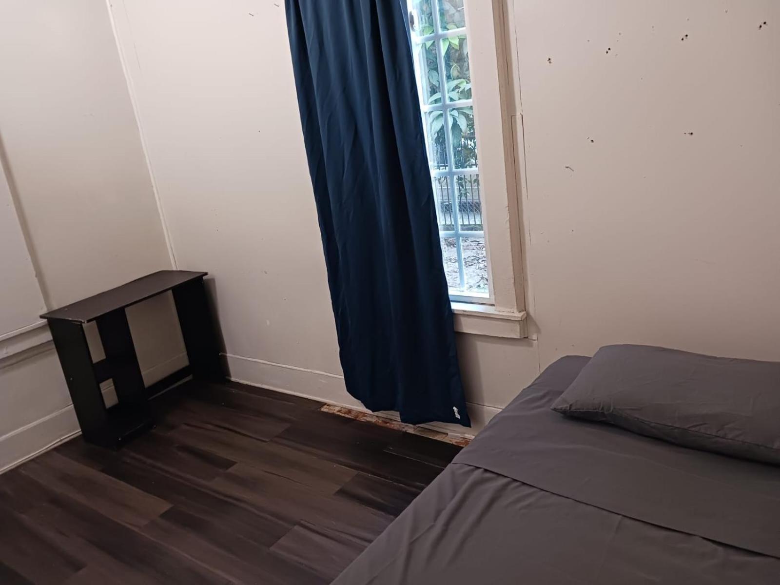 House Downtown Oc Santa Ana Hostel Bagian luar foto